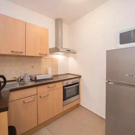Ella Apartment *