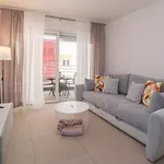 Ella *